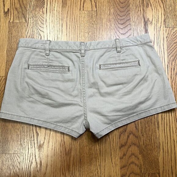 Express Khaki Shorts 2” Size 6 - Picture 4 of 4